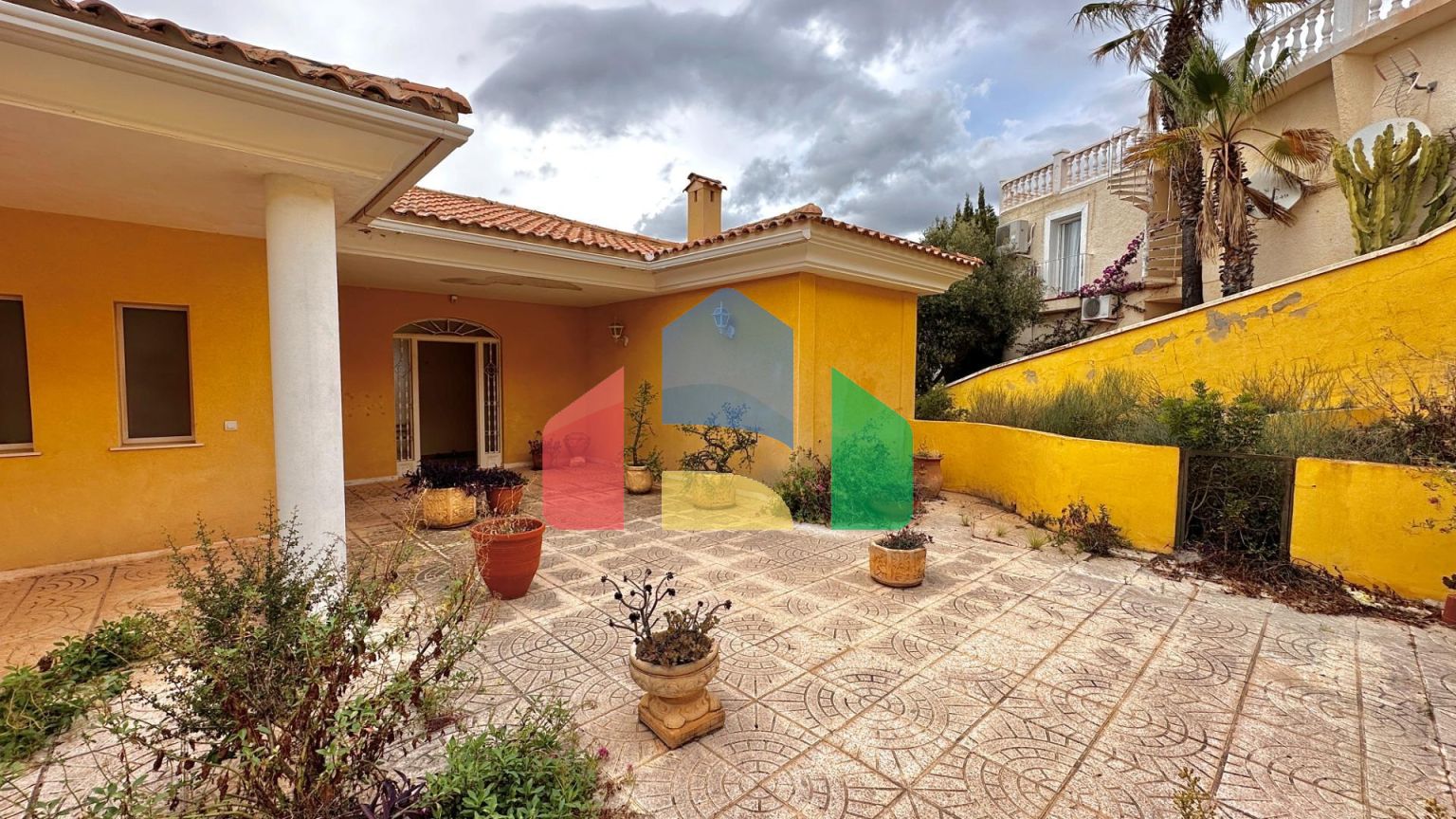 «Вилла с панорамным видом и большим потенциалом в Альтеа Хиллз»