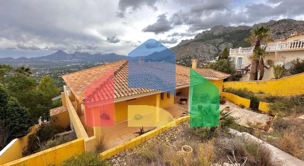 «Вилла с панорамным видом и большим потенциалом в Альтеа Хиллз»