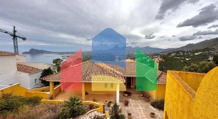 «Вилла с панорамным видом и большим потенциалом в Альтеа Хиллз»