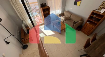 Светлый двухуровневый пентхаус у моря