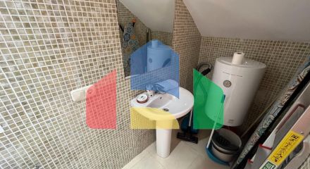 Светлый двухуровневый пентхаус у моря