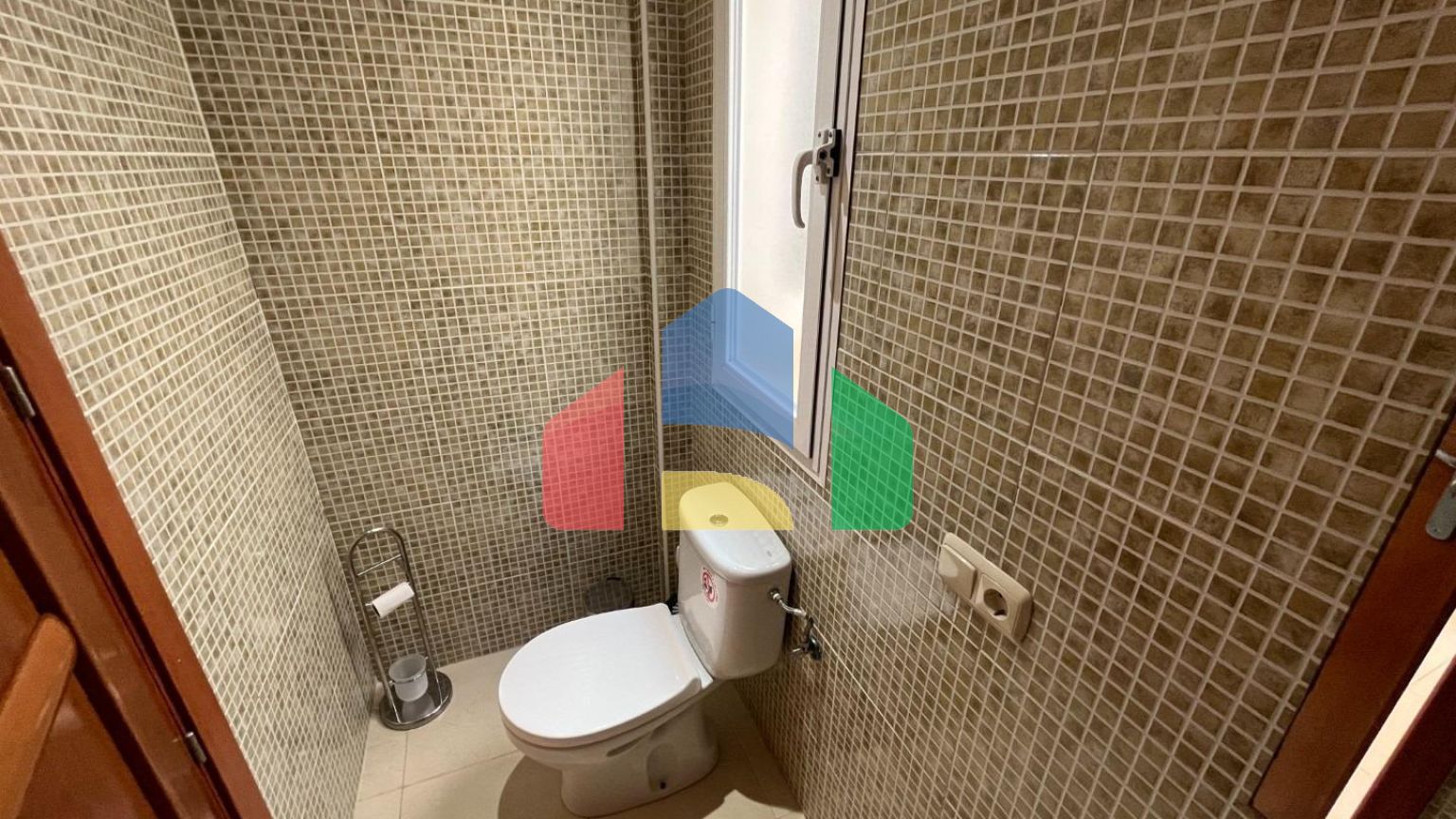 Светлый двухуровневый пентхаус у моря