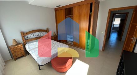 Светлый двухуровневый пентхаус у моря