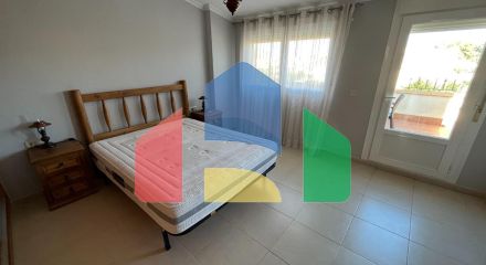 Светлый двухуровневый пентхаус у моря