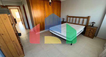 Светлый двухуровневый пентхаус у моря