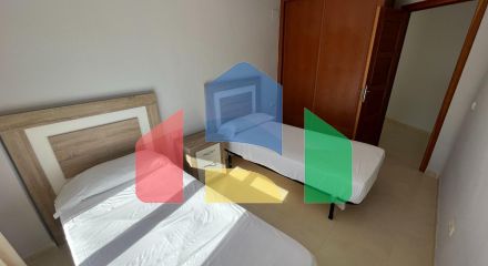 Светлый двухуровневый пентхаус у моря