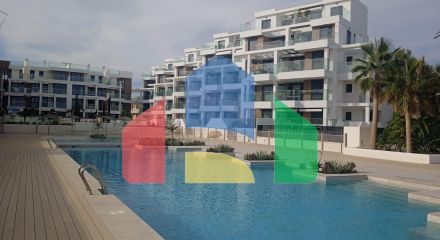 СРЕДИЗЕМНОМОРСКОЕ ЖИЛЬЕ В НЕСКОЛЬКИХ МЕТРАХ ОТ МОРЯ