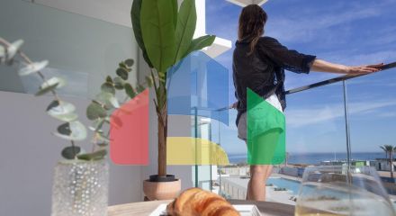 СРЕДИЗЕМНОМОРСКОЕ ЖИЛЬЕ В НЕСКОЛЬКИХ МЕТРАХ ОТ МОРЯ