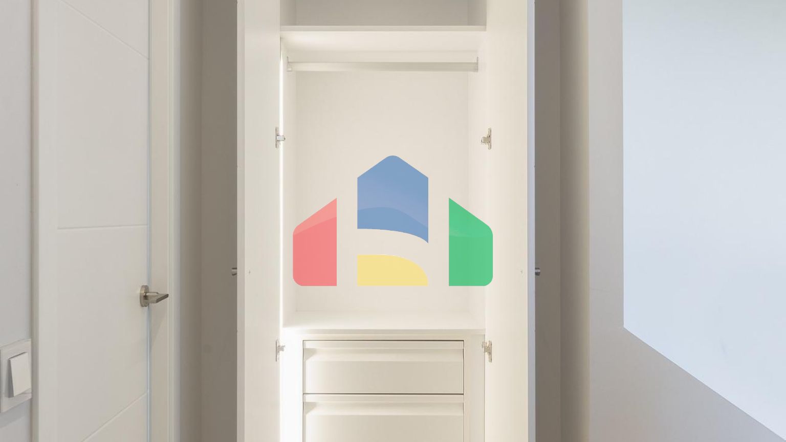 СРЕДИЗЕМНОМОРСКОЕ ЖИЛЬЕ В НЕСКОЛЬКИХ МЕТРАХ ОТ МОРЯ