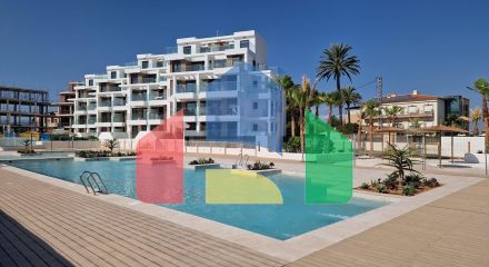 СРЕДИЗЕМНОМОРСКОЕ ЖИЛЬЕ В НЕСКОЛЬКИХ МЕТРАХ ОТ МОРЯ