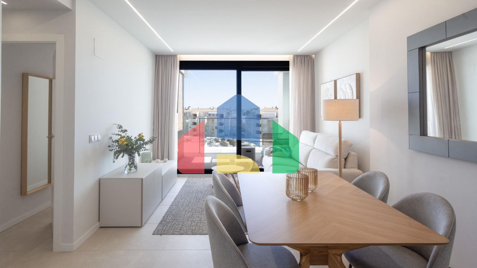 СРЕДИЗЕМНОМОРСКОЕ ЖИЛЬЕ В НЕСКОЛЬКИХ МЕТРАХ ОТ МОРЯ