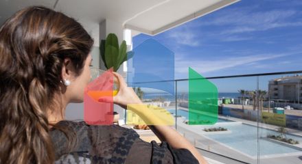 СРЕДИЗЕМНОМОРСКОЕ ЖИЛЬЕ В НЕСКОЛЬКИХ МЕТРАХ ОТ МОРЯ