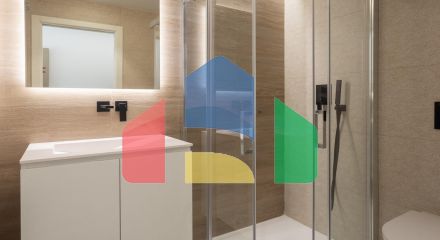 СРЕДИЗЕМНОМОРСКОЕ ЖИЛЬЕ В НЕСКОЛЬКИХ МЕТРАХ ОТ МОРЯ