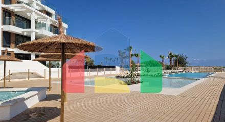 СРЕДИЗЕМНОМОРСКОЕ ЖИЛЬЕ В НЕСКОЛЬКИХ МЕТРАХ ОТ МОРЯ