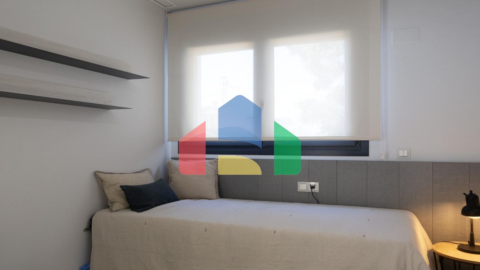 СРЕДИЗЕМНОМОРСКОЕ ЖИЛЬЕ В НЕСКОЛЬКИХ МЕТРАХ ОТ МОРЯ