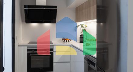 СРЕДИЗЕМНОМОРСКОЕ ЖИЛЬЕ В НЕСКОЛЬКИХ МЕТРАХ ОТ МОРЯ