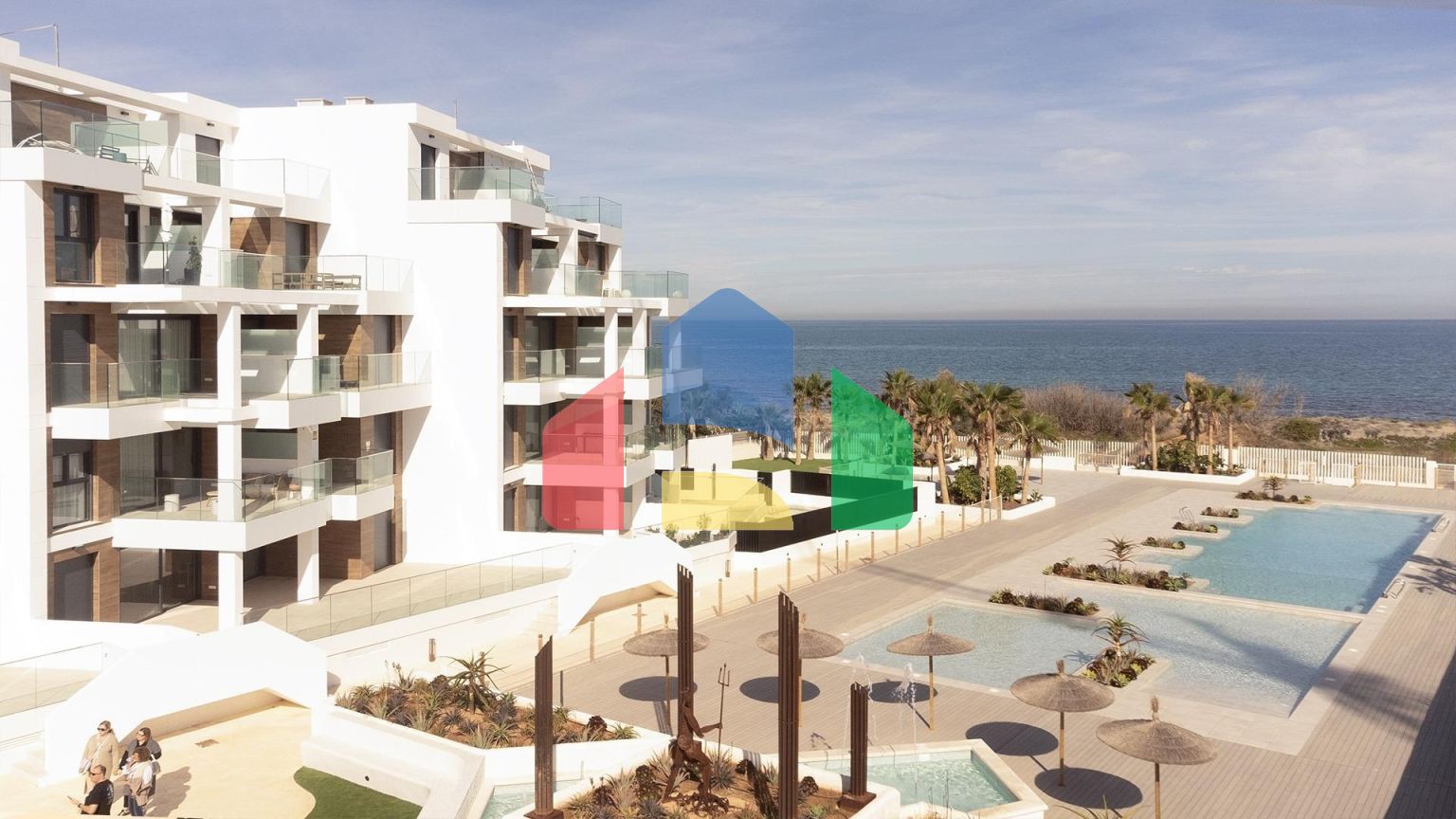 СРЕДИЗЕМНОМОРСКОЕ ЖИЛЬЕ В НЕСКОЛЬКИХ МЕТРАХ ОТ МОРЯ