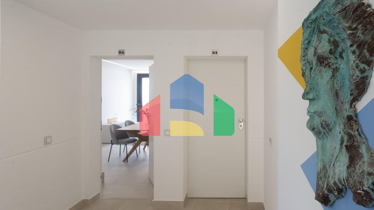 СРЕДИЗЕМНОМОРСКОЕ ЖИЛЬЕ В НЕСКОЛЬКИХ МЕТРАХ ОТ МОРЯ