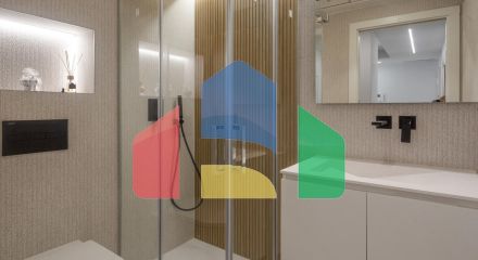 СРЕДИЗЕМНОМОРСКОЕ ЖИЛЬЕ В НЕСКОЛЬКИХ МЕТРАХ ОТ МОРЯ