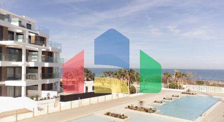 СРЕДИЗЕМНОМОРСКОЕ ЖИЛЬЕ В НЕСКОЛЬКИХ МЕТРАХ ОТ МОРЯ