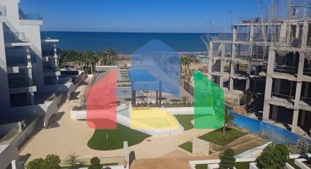 СРЕДИЗЕМНОМОРСКОЕ ЖИЛЬЕ В НЕСКОЛЬКИХ МЕТРАХ ОТ МОРЯ