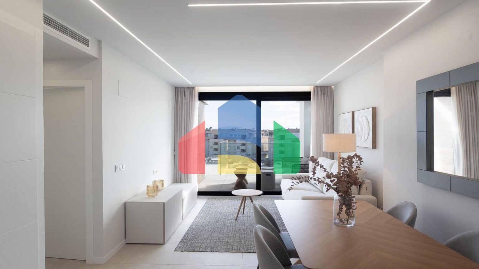 СРЕДИЗЕМНОМОРСКОЕ ЖИЛЬЕ В НЕСКОЛЬКИХ МЕТРАХ ОТ МОРЯ