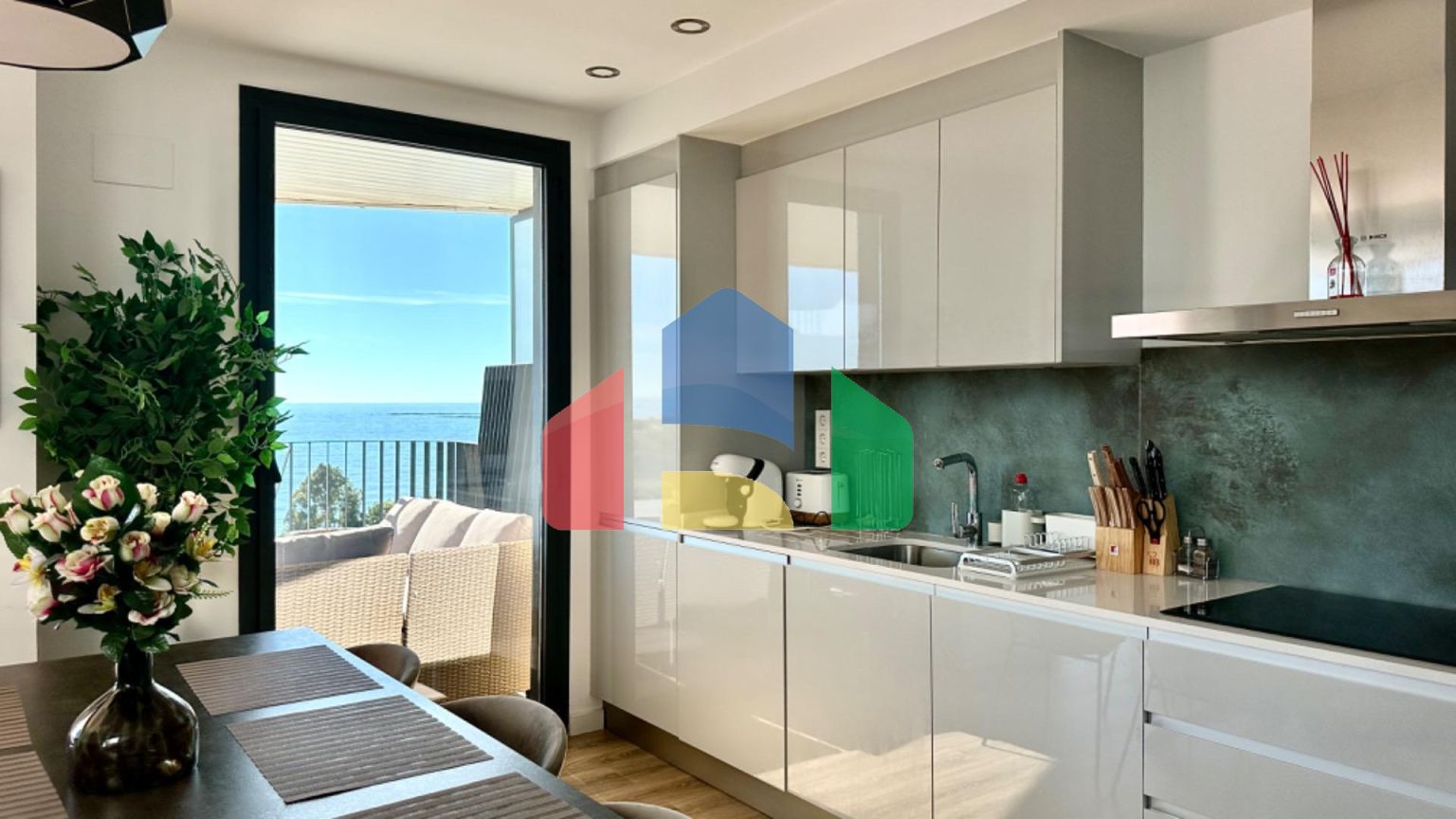 ПРЕМИУМ ПЕНТХАУС С НЕВЕРОЯТНЫМИ ВИДАМИ НА МОРЕ И ГОРЫ