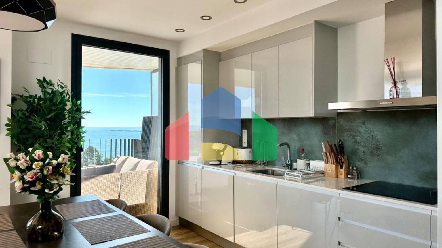 ПРЕМИУМ ПЕНТХАУС С НЕВЕРОЯТНЫМИ ВИДАМИ НА МОРЕ И ГОРЫ