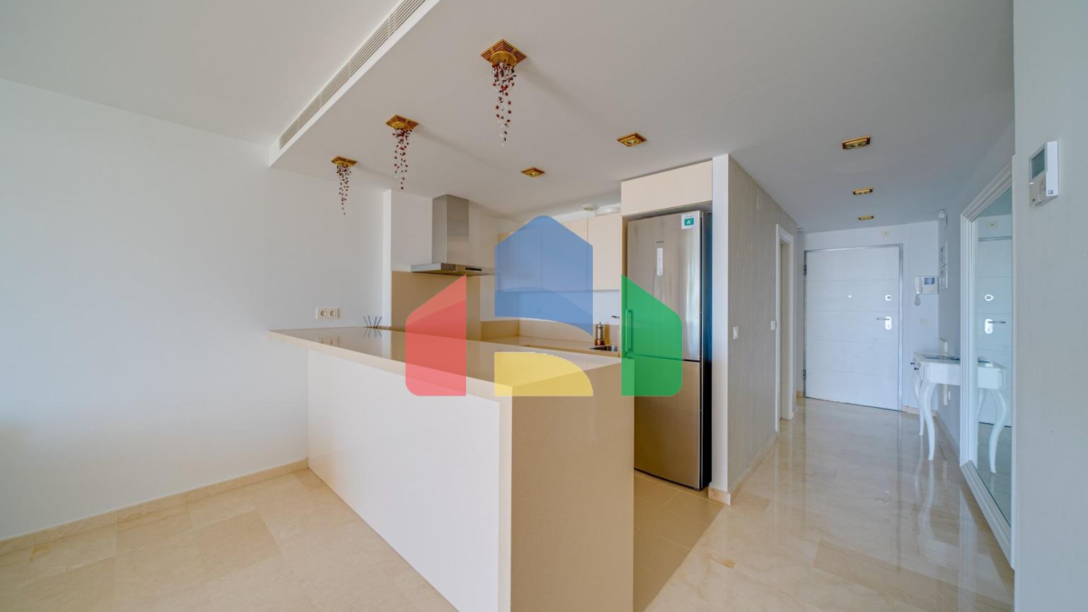 Великолепная двухкомнатная квартира с видом на море