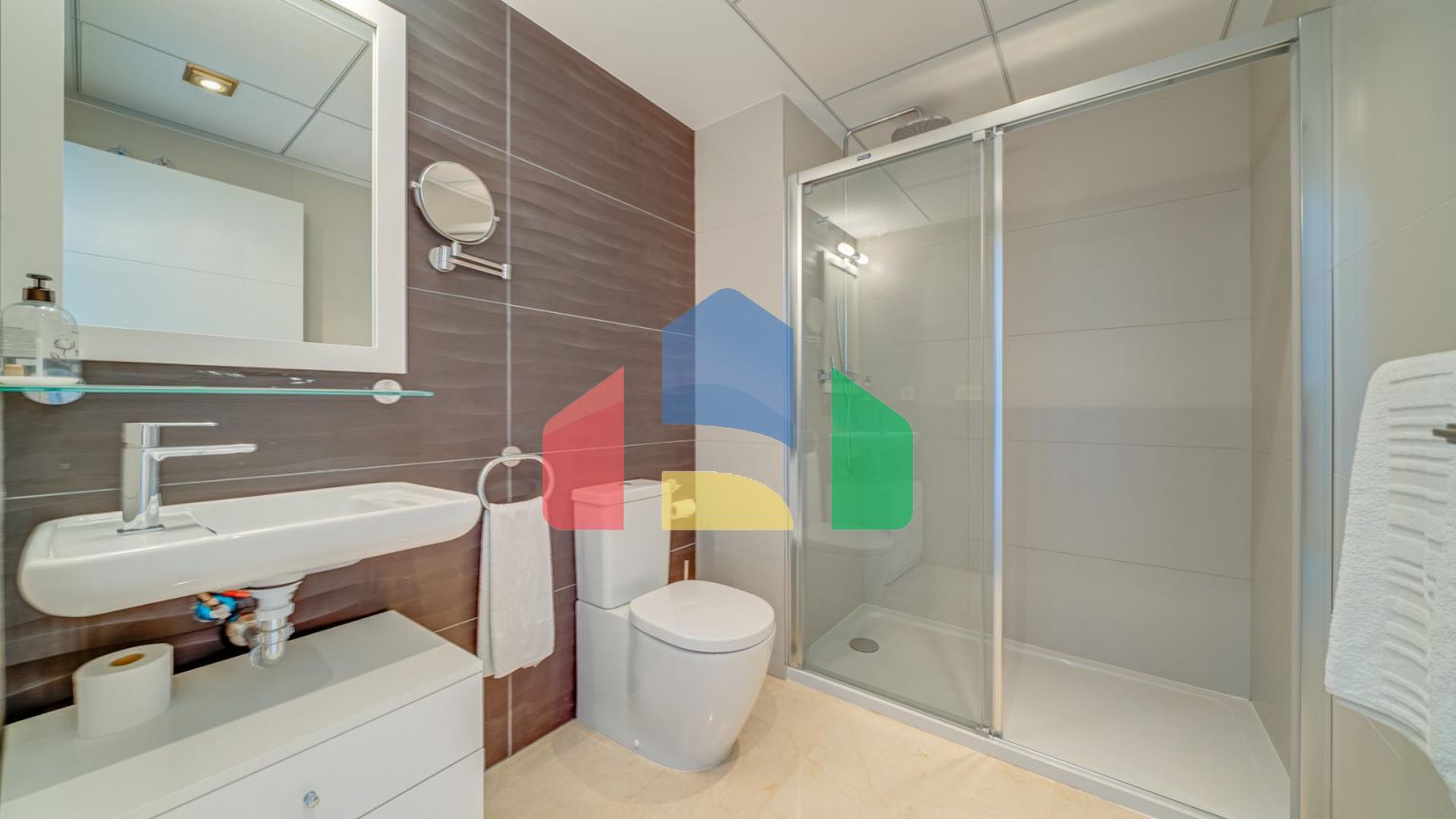 Великолепная двухкомнатная квартира с видом на море