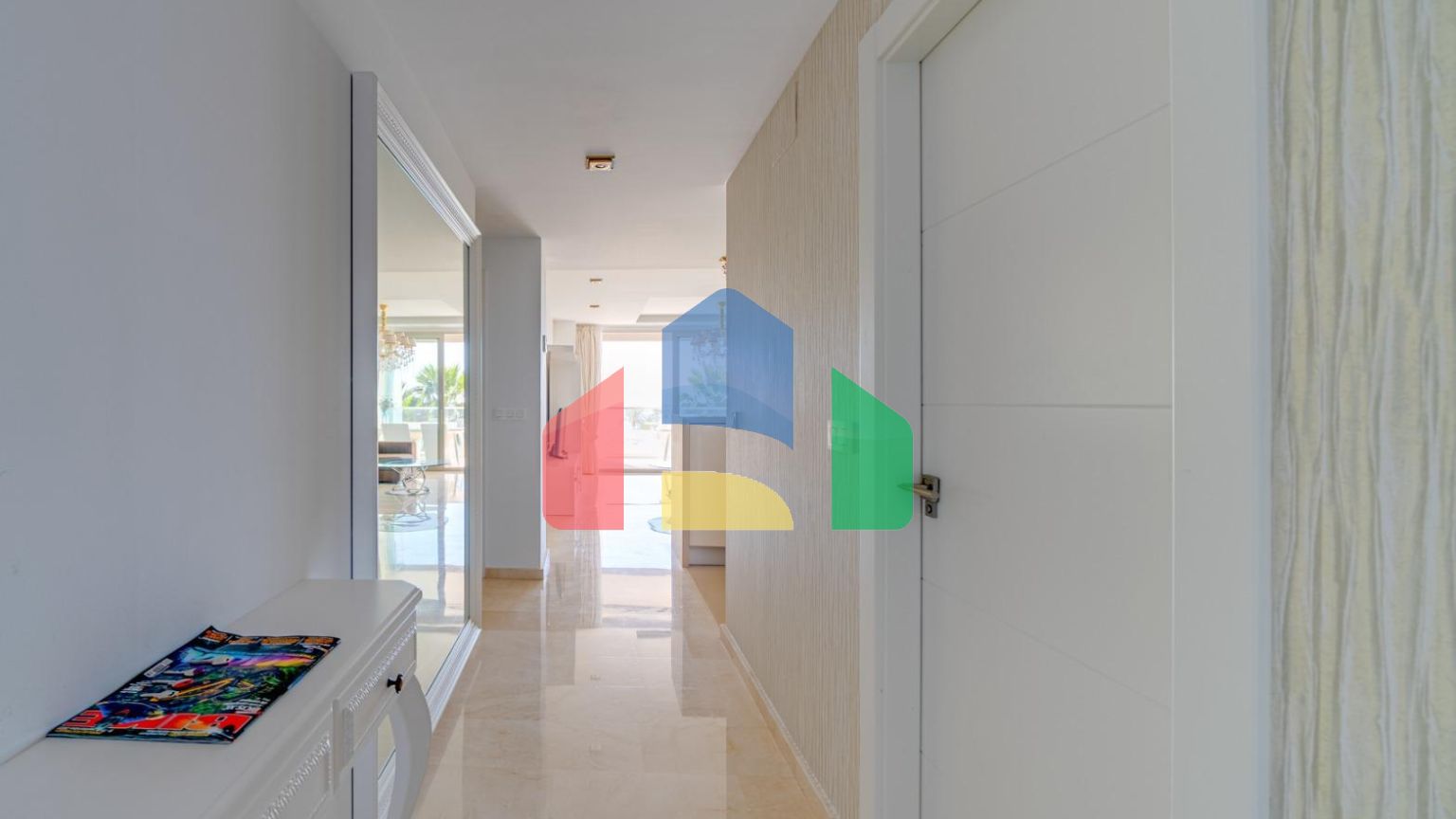 Великолепная двухкомнатная квартира с видом на море