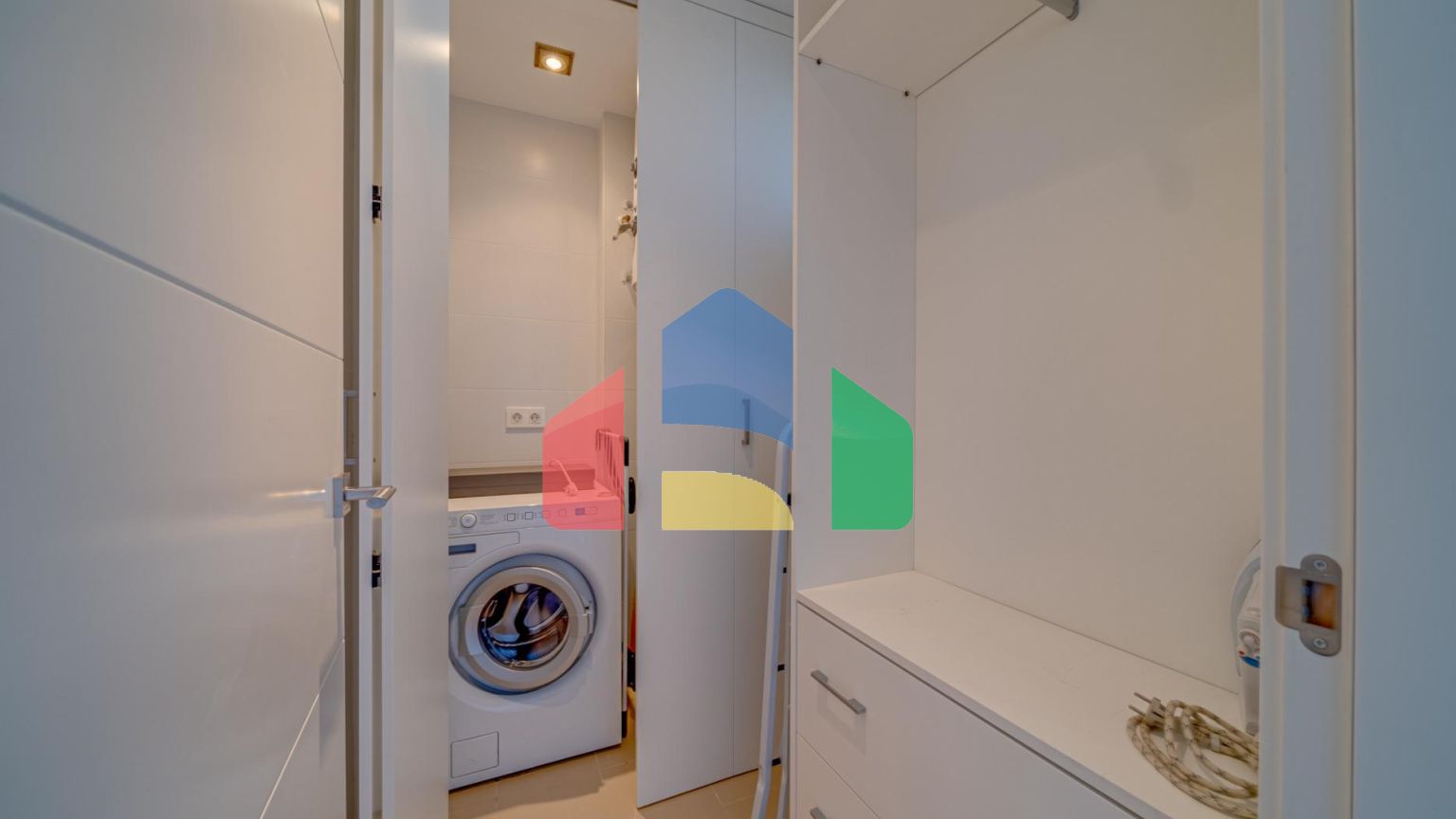 Великолепная двухкомнатная квартира с видом на море