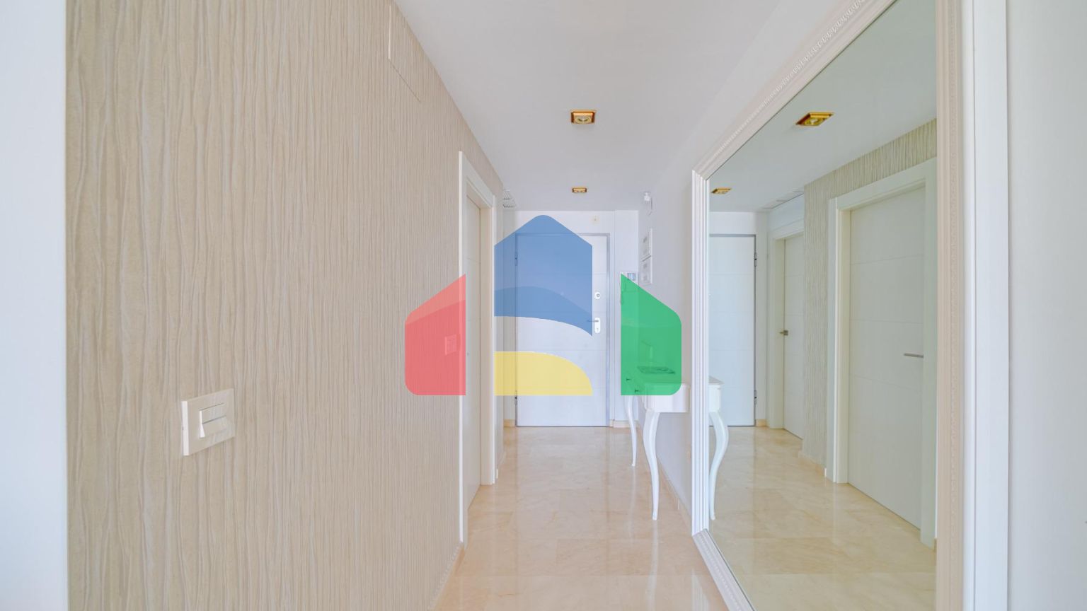 Великолепная двухкомнатная квартира с видом на море