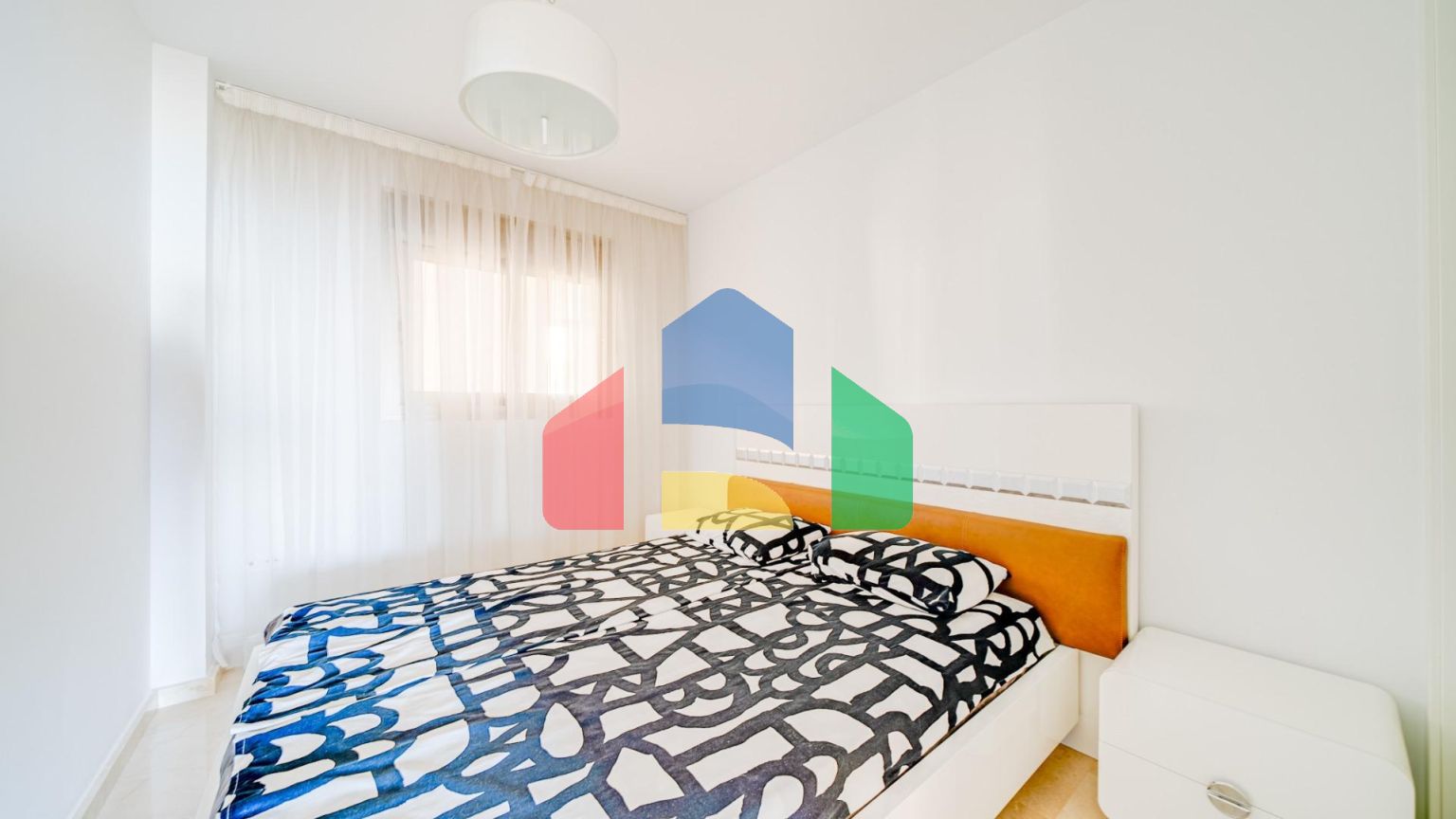 Великолепная двухкомнатная квартира с видом на море