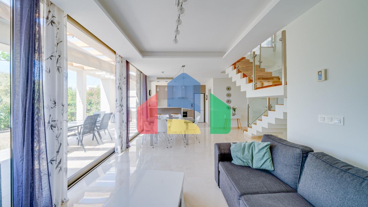 Таунхаус на берегу моря в Вильяхойосе