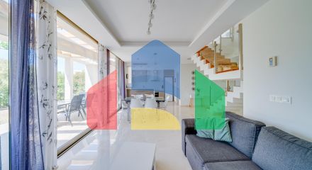 Таунхаус на берегу моря в Вильяхойосе