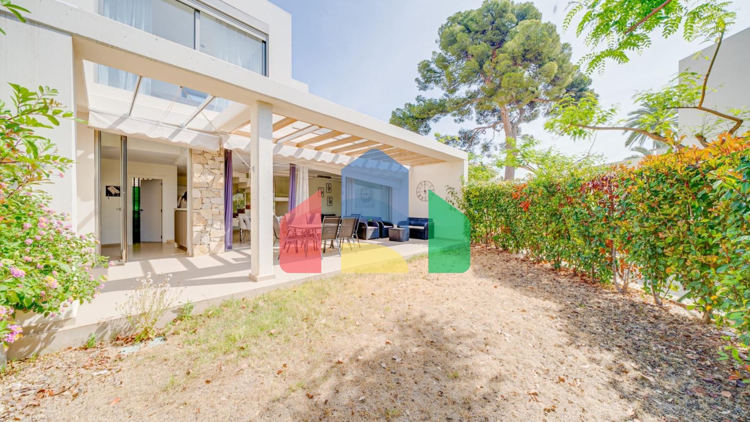 Таунхаус на берегу моря в Вильяхойосе