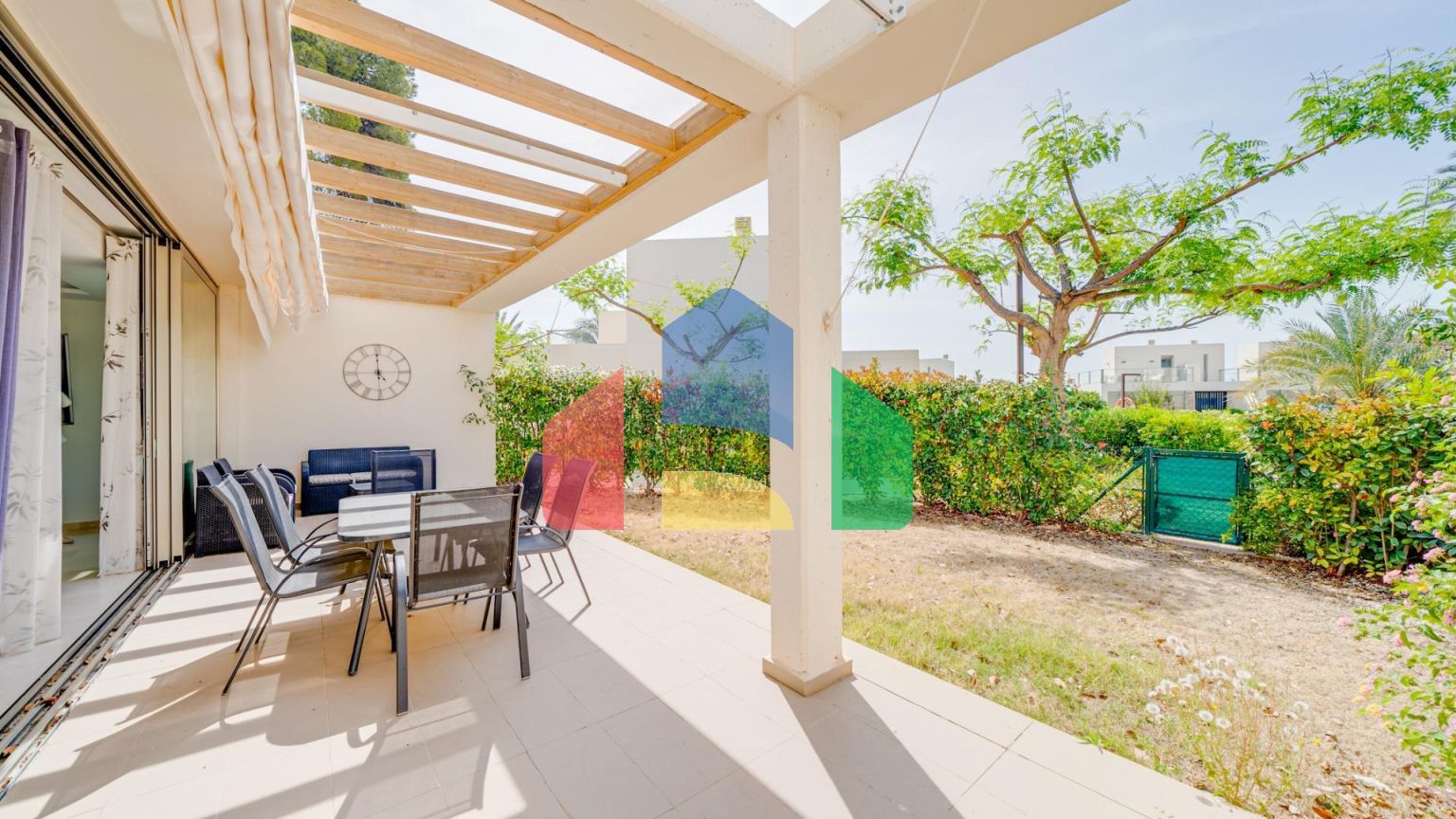 Таунхаус на берегу моря в Вильяхойосе