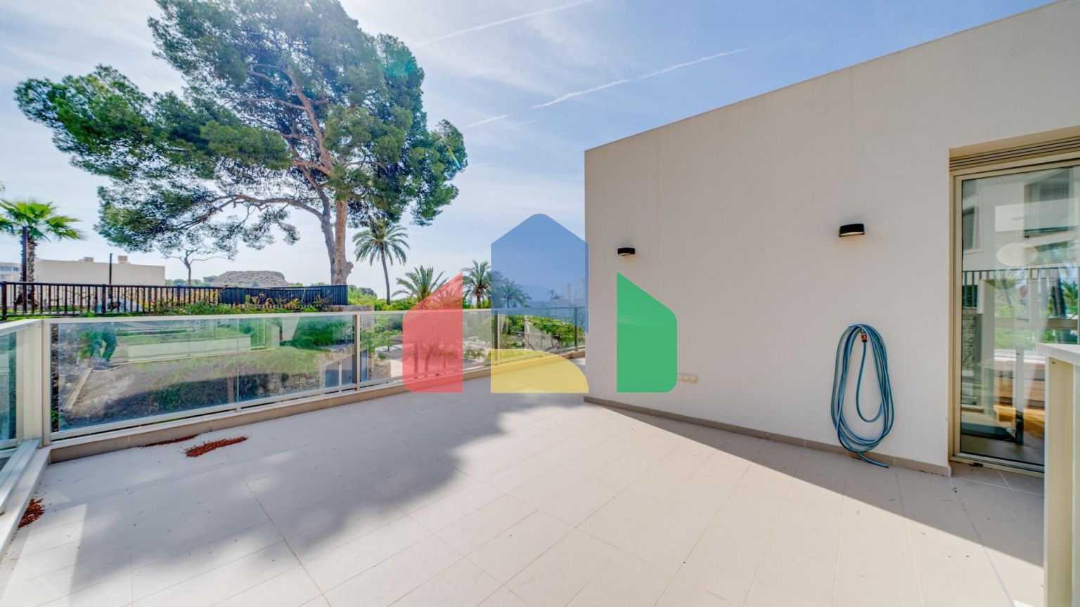 Таунхаус на берегу моря в Вильяхойосе