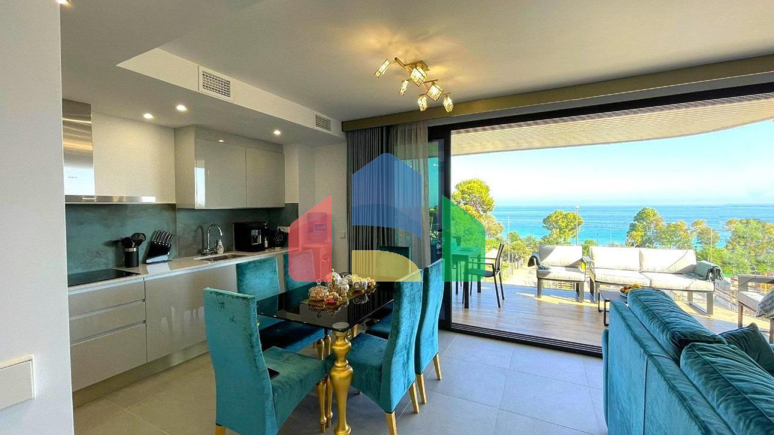 Новые современные апартаменты на берегу Средиземного моря ️