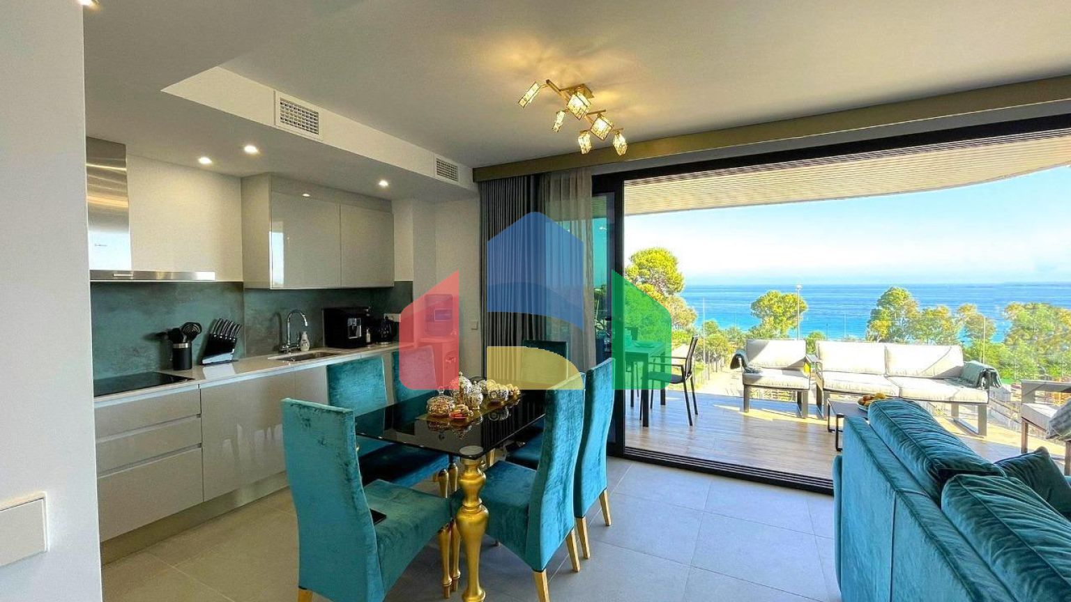 Новые современные апартаменты на берегу Средиземного моря ️