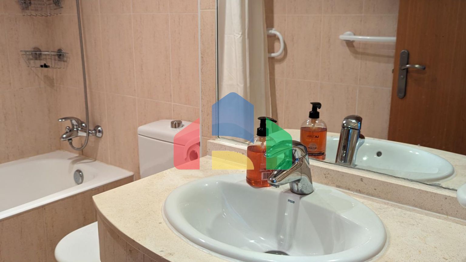 Светлая квартира с видом на горы в  Кала-де-Финестрат + туристическая лицензия!