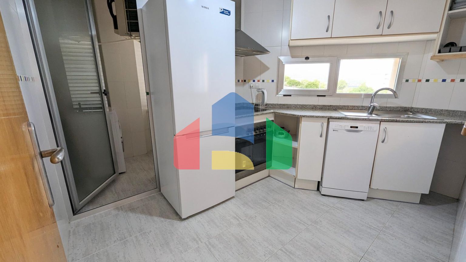 Светлая квартира с видом на горы в  Кала-де-Финестрат + туристическая лицензия!