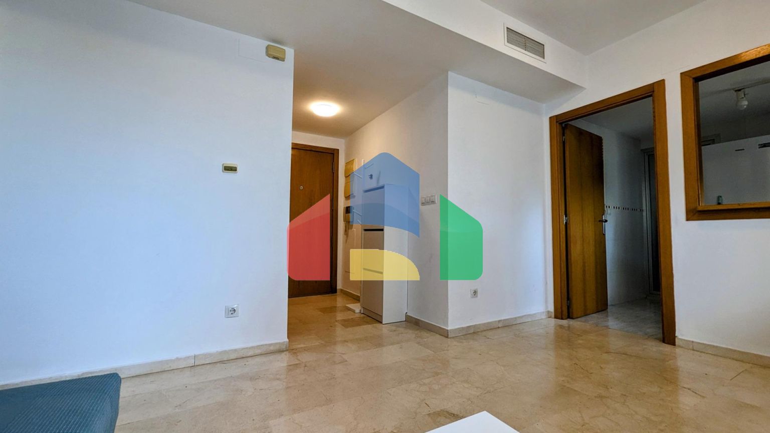 Светлая квартира с видом на горы в  Кала-де-Финестрат + туристическая лицензия!