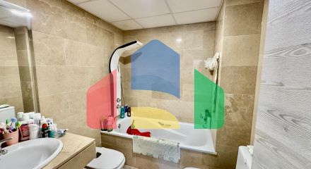 Продаётся светлая и уютная квартира в престижном районе Ла Кала, всего в 100 метрах от моря