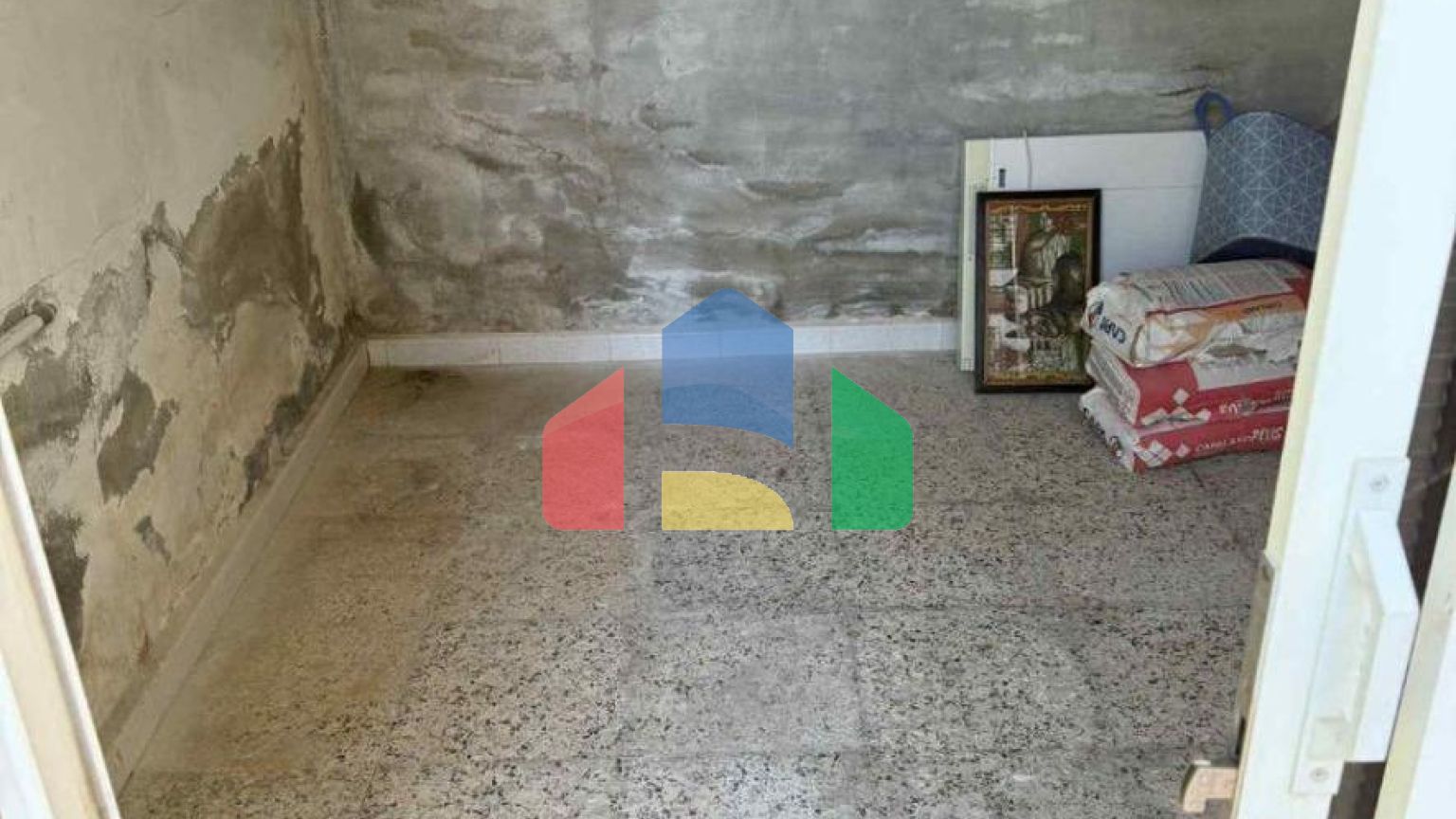 Просторная Квартира для Ремонта в Шаговой Доступности от Пляжа