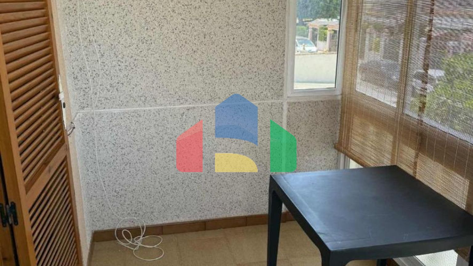 Просторная Квартира для Ремонта в Шаговой Доступности от Пляжа