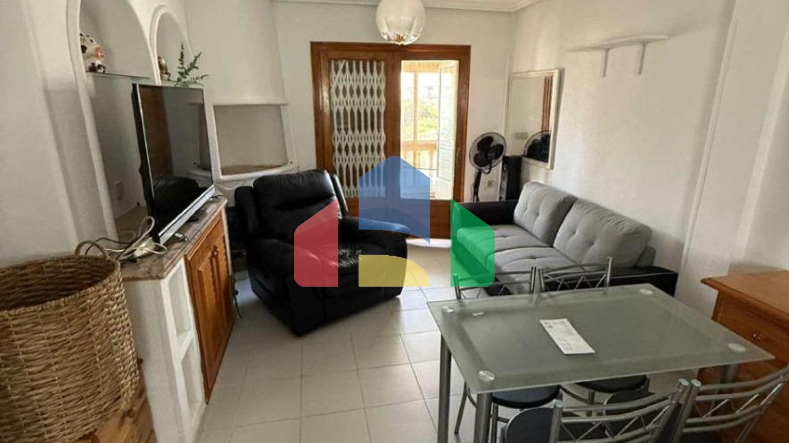 Просторная Квартира для Ремонта в Шаговой Доступности от Пляжа