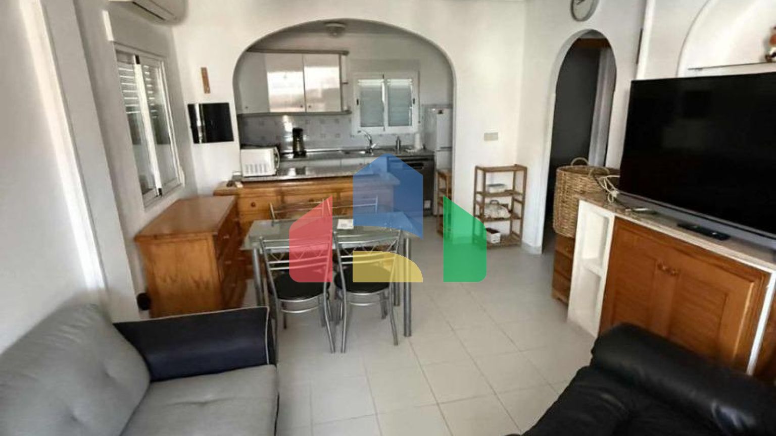 Просторная Квартира для Ремонта в Шаговой Доступности от Пляжа