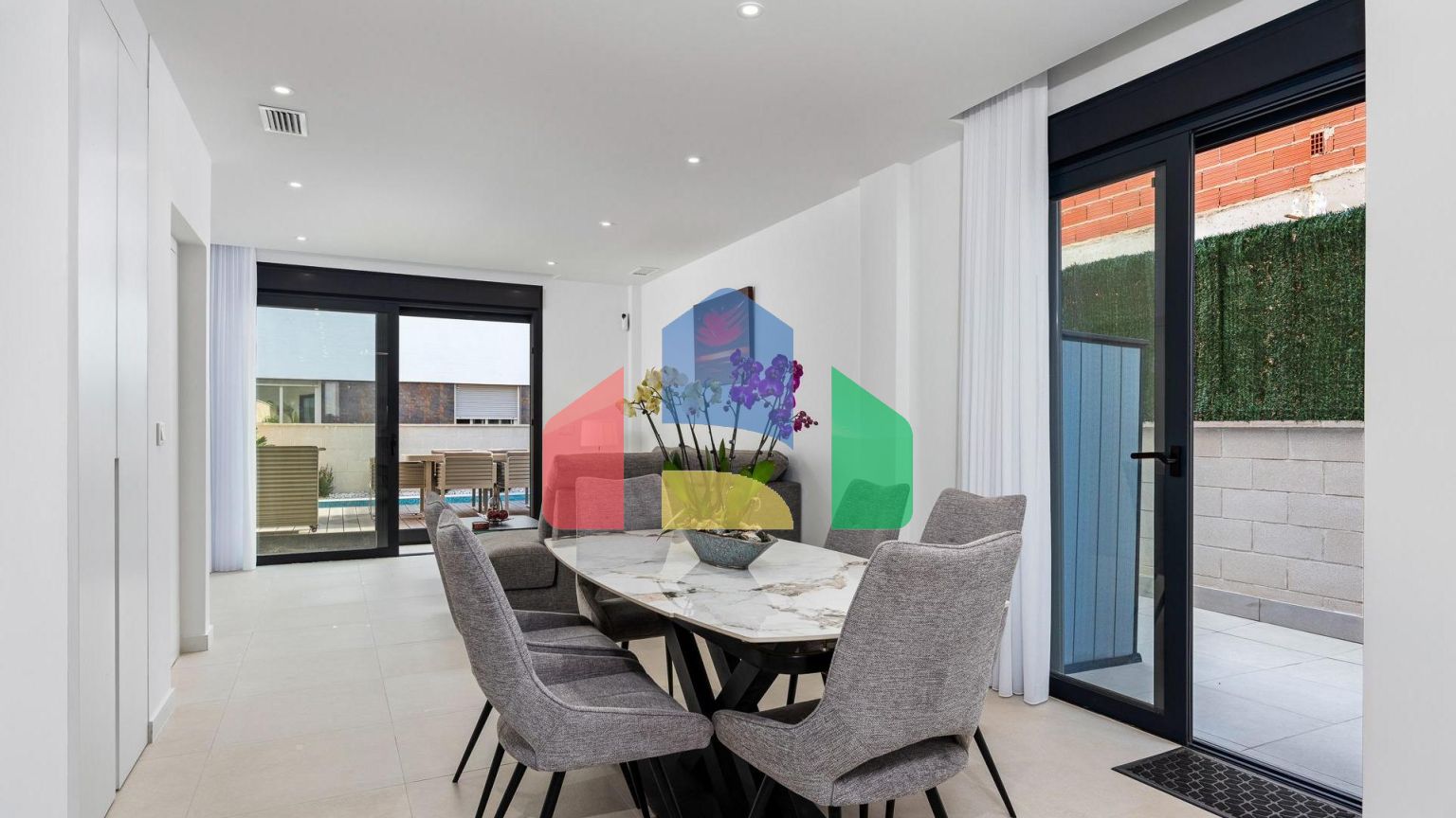 НОВЫЕ ДВУХЭТАЖНЫЕ ВИЛЛЫ В ГУАРДАМАР-ДЕЛЬ-СЕГУРА